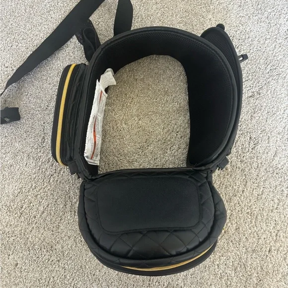 ⭐️Tushbaby⭐️ Black Vegan Leather Hip Carrier - Picture 3 of 10